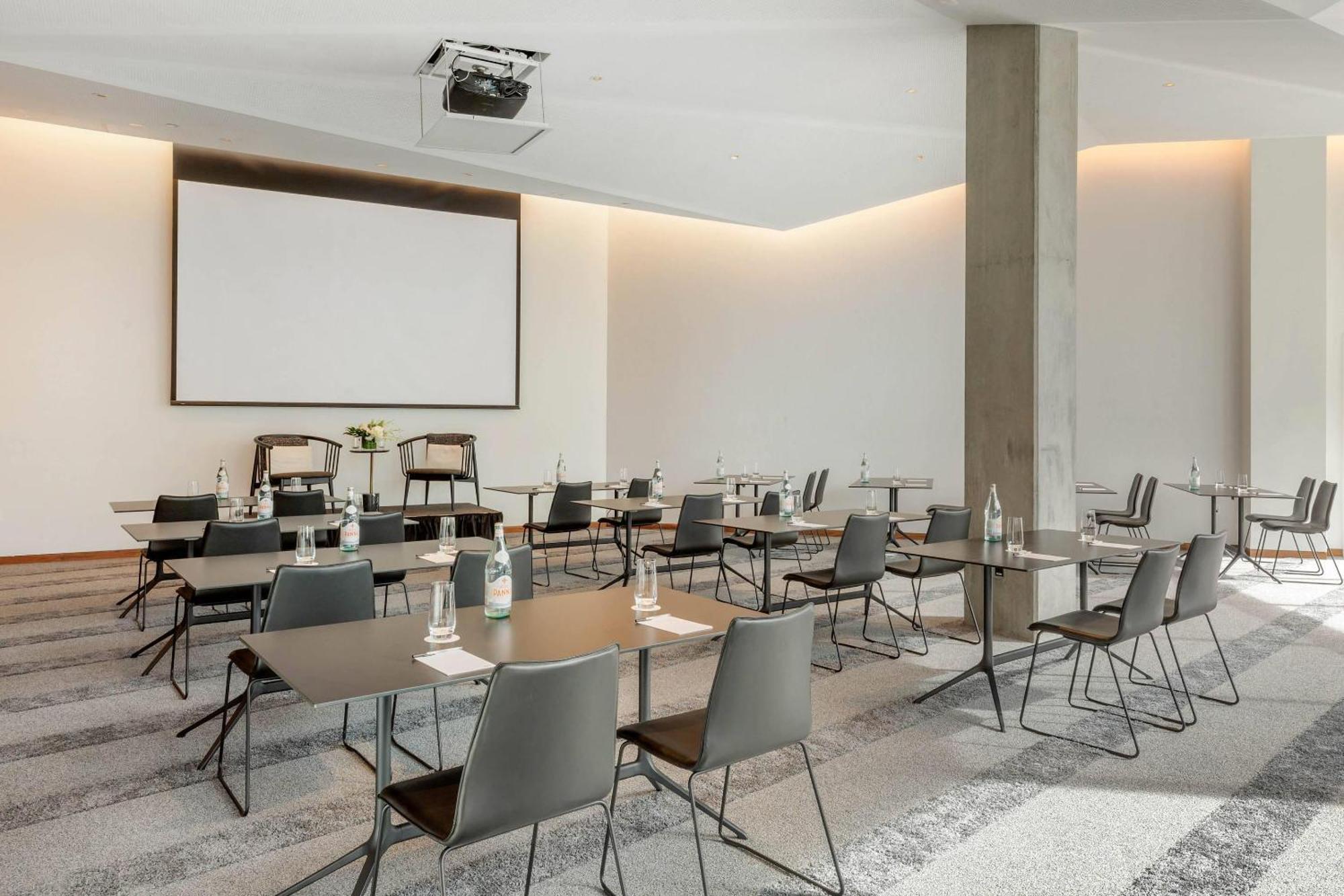 Cambria Downtown - Seaport Boston